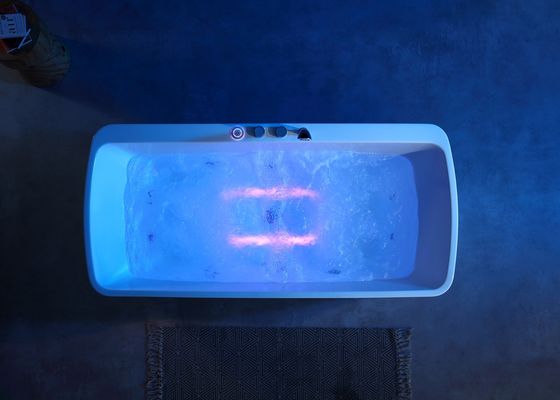 Ένα Acrylic LED κάτω φως μασάζ μπάνιο με 1.0HP μασάζ αντλία